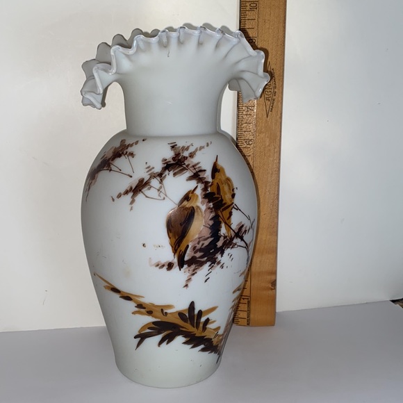Hand painted glass crested ruffle top vase - Picture 4 of 10